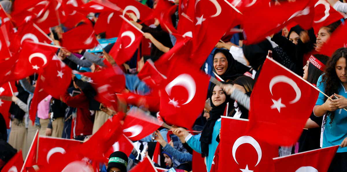 بعد إدانته للفساد.. سجن مصمم أزياء بتهمة "إهانة" الدولة التركية