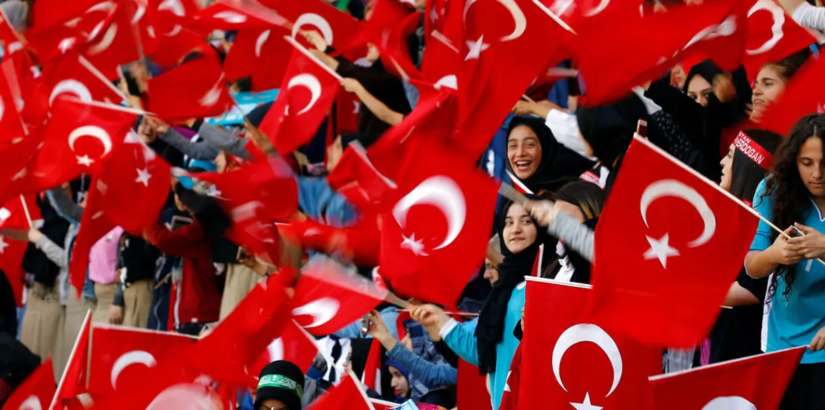 بعد إدانته للفساد.. سجن مصمم أزياء بتهمة "إهانة" الدولة التركية