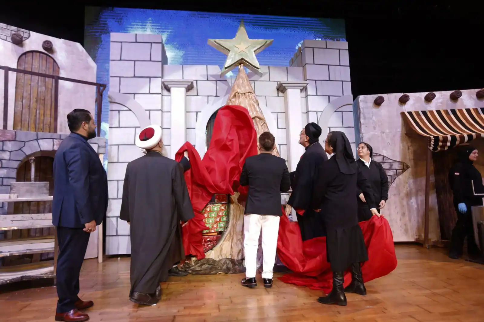 خلال افتتاح الشجرة