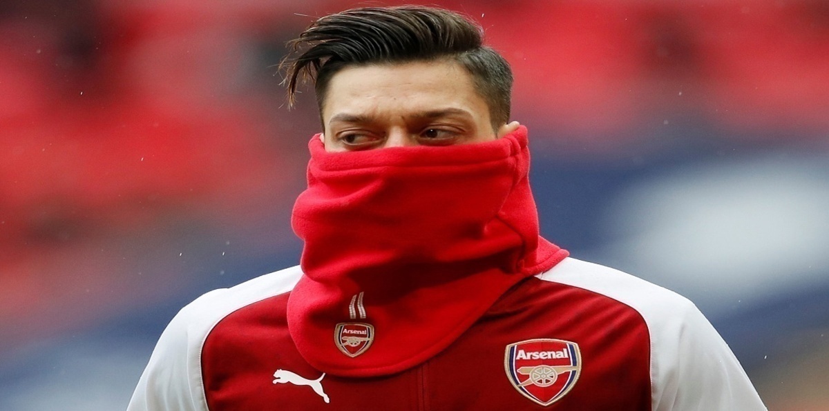 الأمير علي يتناول القهوة مع صديقه مسعود أوزيل (صورة)