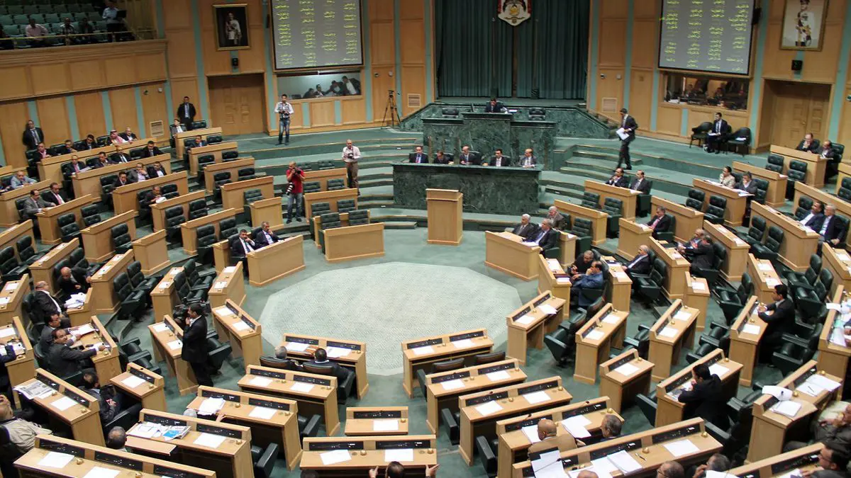 مجلس النواب الأردني يفتتح جلسته بالفاتحة على روح عمر أبو ليلى منفذ عملية سلفيت (صور)