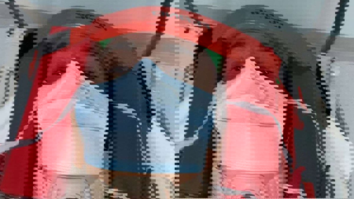 يزيد الراجحي يطمئن الجمهور على حالته الصحية من المستشفى بعد تعرضه لحادث في رالي الشرقية (فيديو)