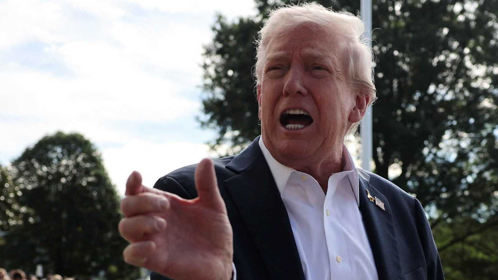 "شرطي قذر وفاسد".. ترامب يفتح النار على جيمس كومي