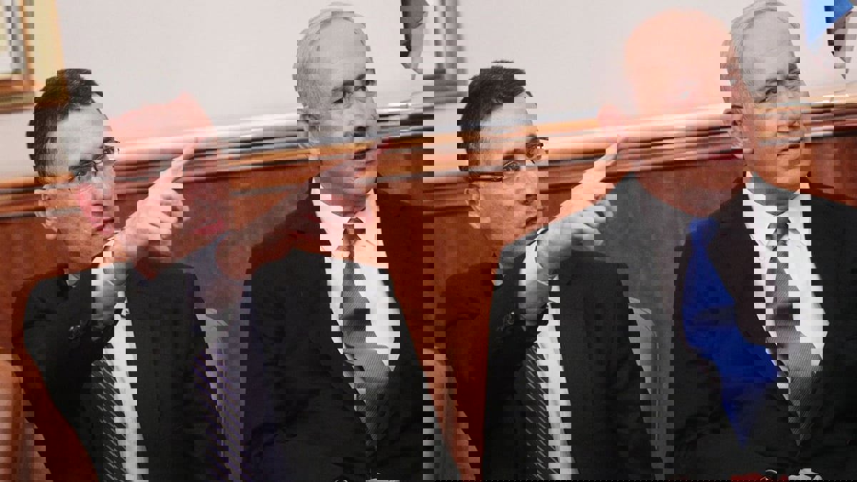 شكوك بنوايا نتنياهو تدفع ساعر لتجميد مفاوضات تشكيل حكومة إسرائيلية بديلة