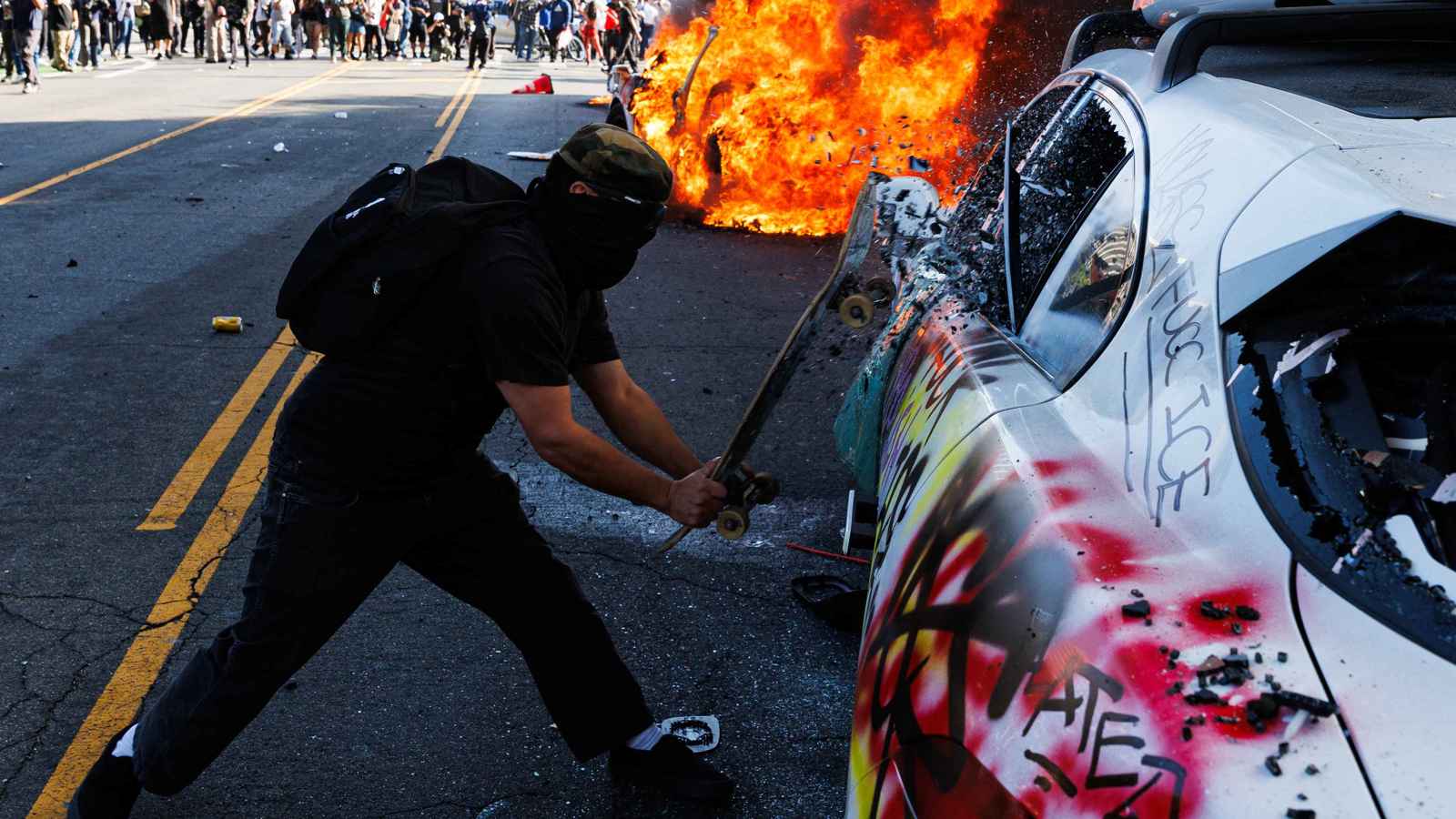 ترامب يأمر بنشر عناصر من "المارينز" في لوس أنجلوس