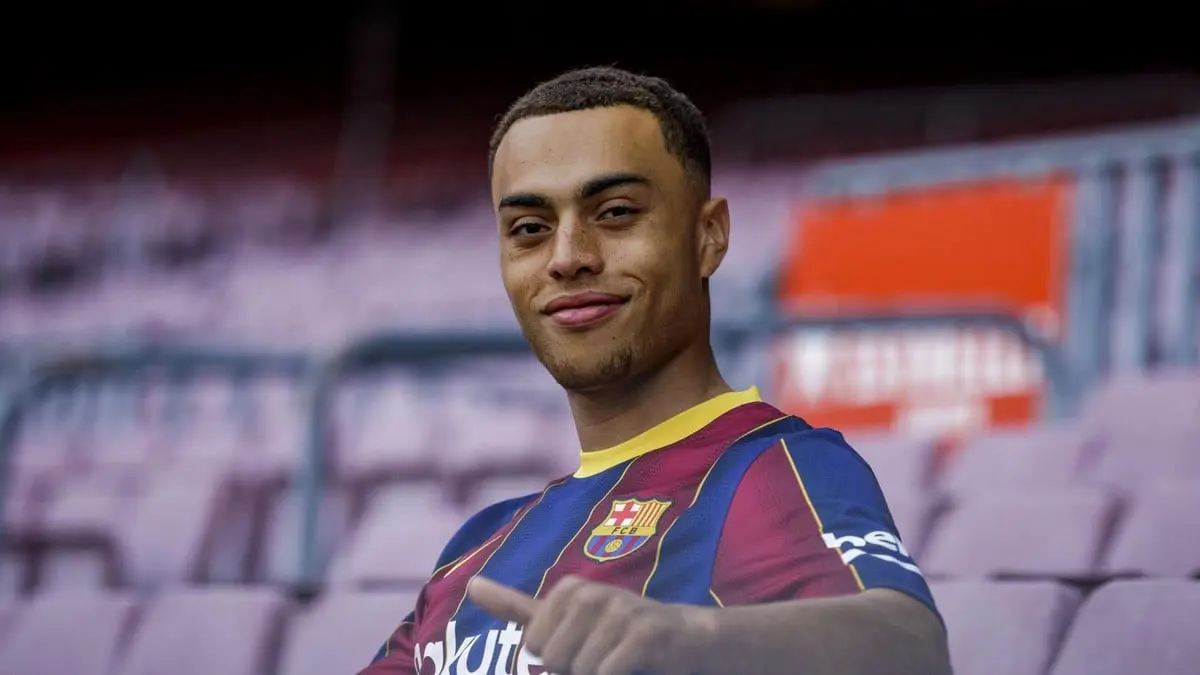 رسميا.. الأمريكي سيرجينيو ديست ينضم لنادي برشلونة