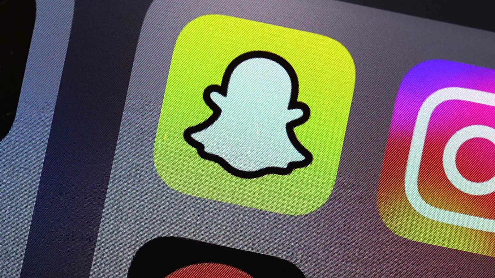 "سنابتشات" يبدأ التحقق من أعمار المراهقين قبل الحظر الكبير بأستراليا