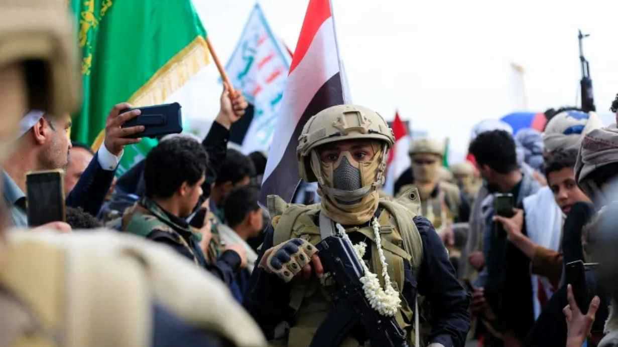 "فورين بوليسي": الضربة الإسرائيلية كشفت "هشاشة" الواجهة السياسية للحوثيين