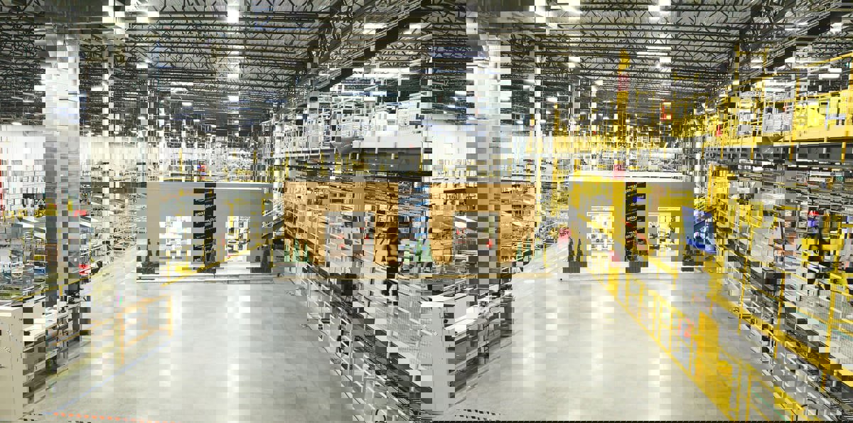 "أمازون" تستبدل 20 ألف موظف بالروبوتات (صور)