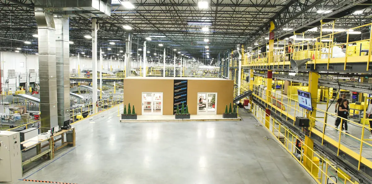 "أمازون" تستبدل 20 ألف موظف بالروبوتات (صور)