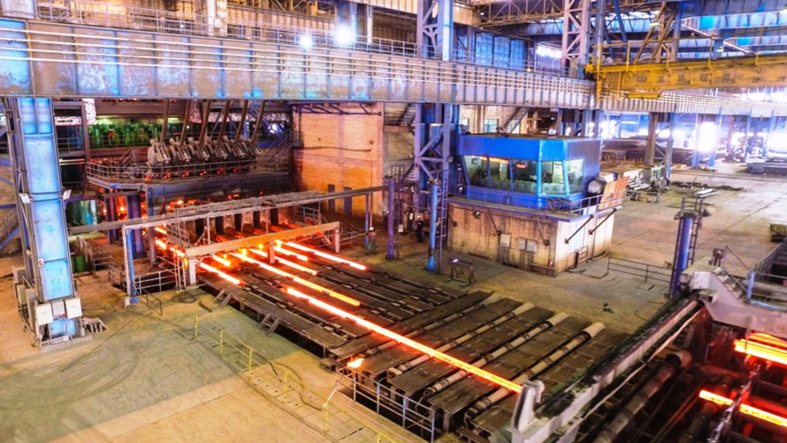 انفجار كبير في مصنع للصلب وسط إيران (فيديو)