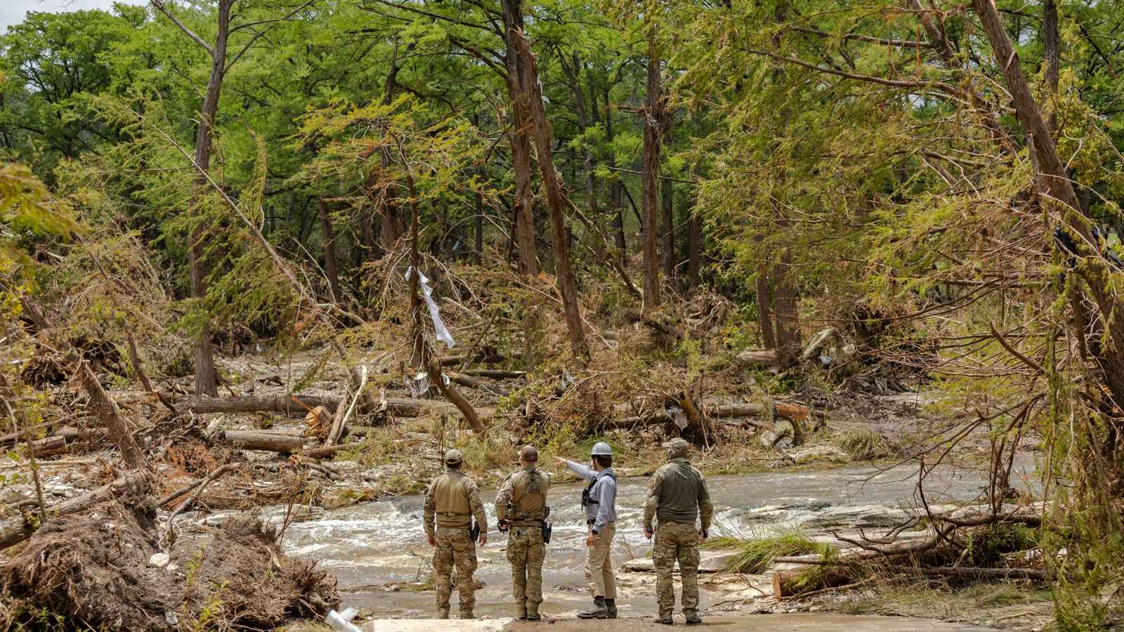 فيضانات تكساس.. فرق الطوارئ توقف البحث عن الضحايا