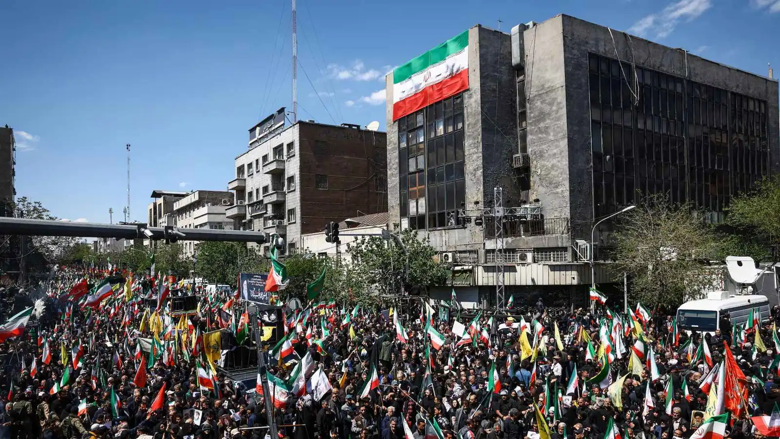 الهدنة تُثير مخاوف الشارع الإيراني من عودة "القبضة الأمنية"