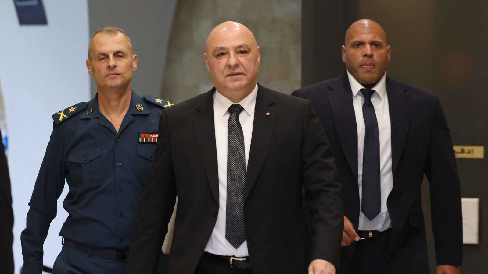 بين ضغوط الخارج وحسابات الداخل.. سلاح "حزب الله" يضع لبنان على "مفترق طرق"