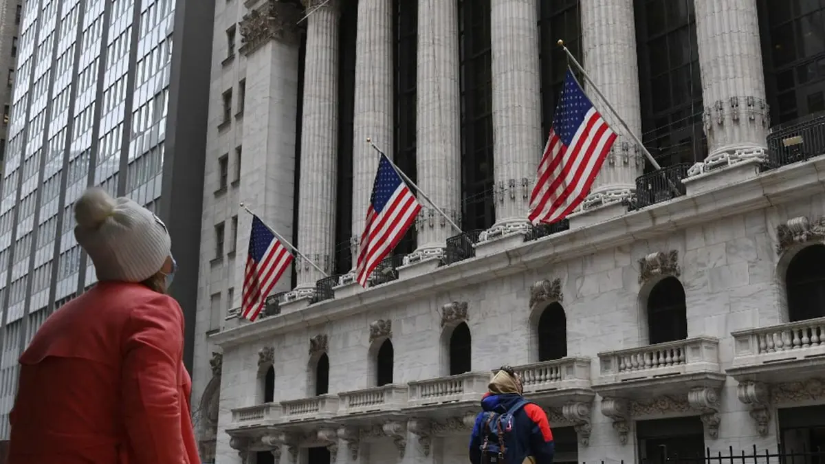 الاحتياطي الفدرالي الأمريكي يرفع نسبة الفائدة ويخفض توقعات النمو