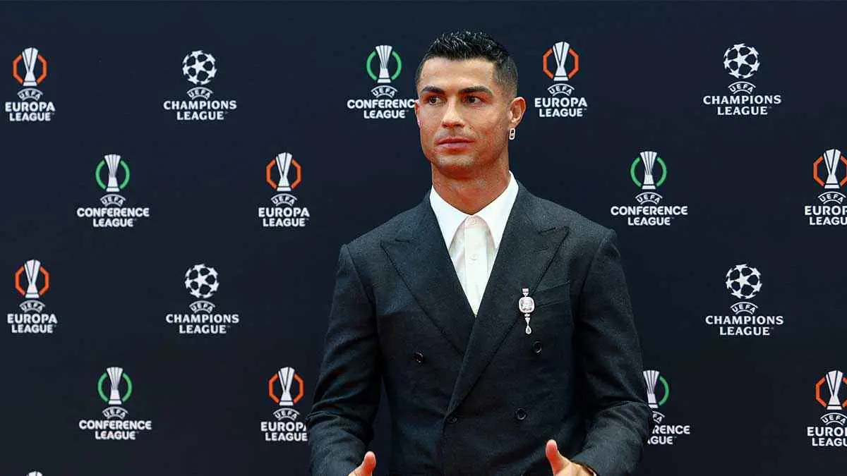 ليس ميسي.. كريستيانو رونالدو يكشف اسم "منافسه الجديد"