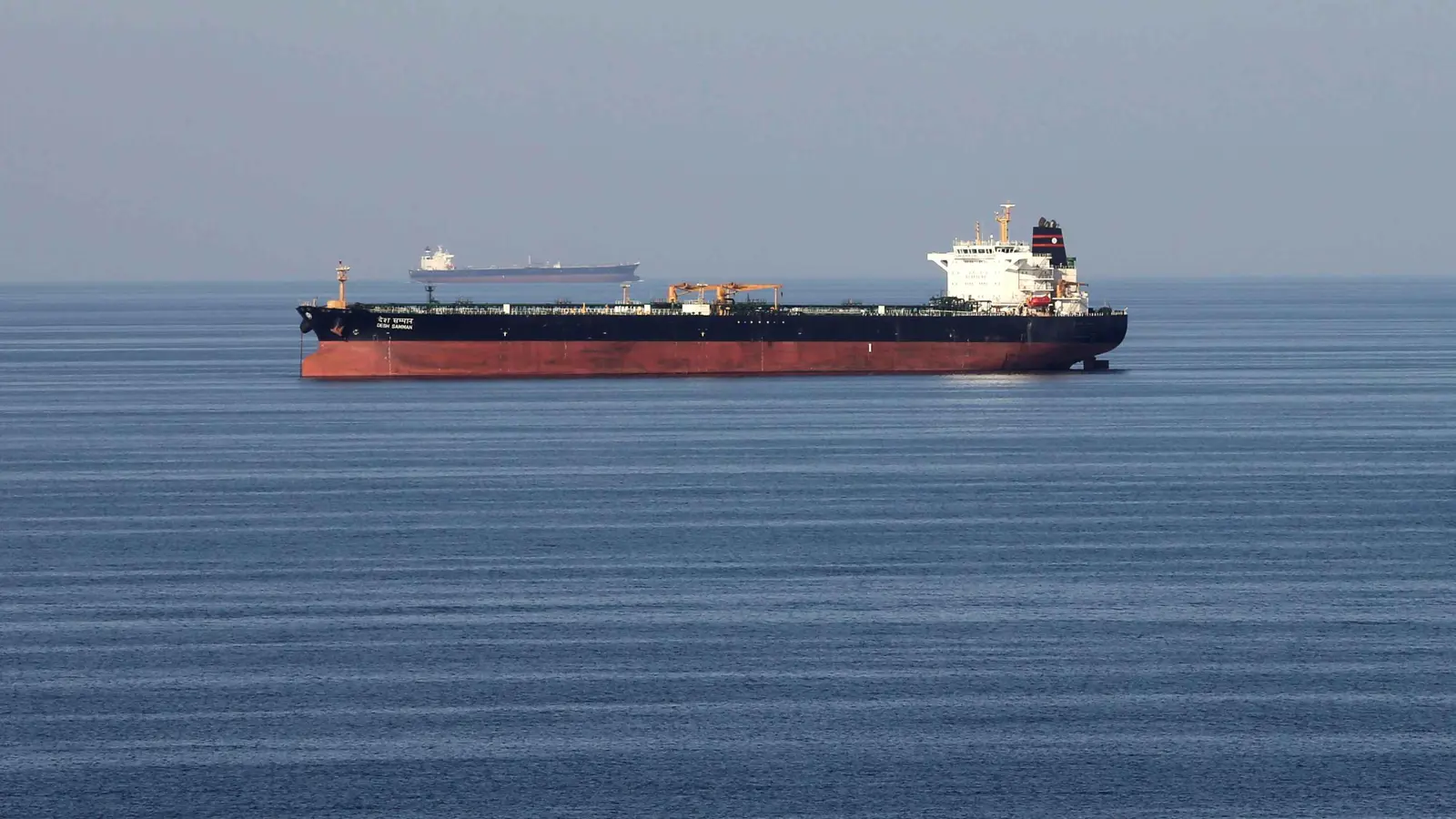 كانت في طريقها إلى دمشق.. ناقلة نفط إيرانية تعود أدراجها