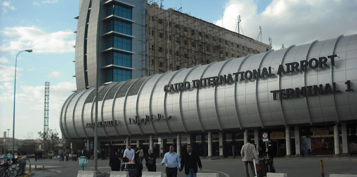 بعد انقطاع الكهرباء عن مطار القاهرة.. برلمانيون مصريون يحذرون من "تدهور" السياحة