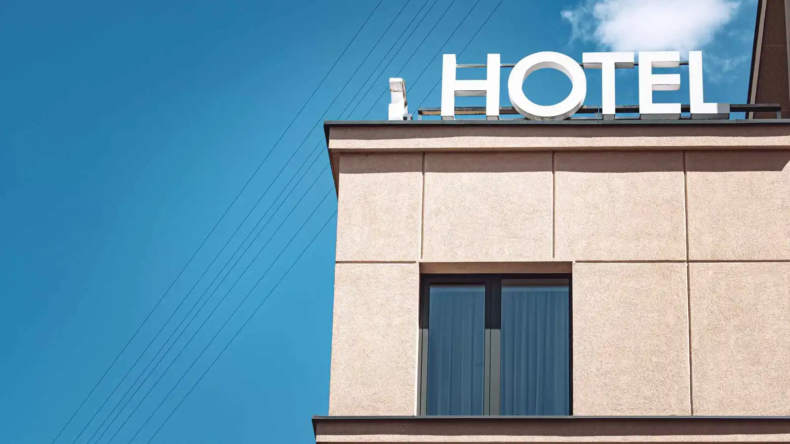 فيديو صادم.. شجار يودي بحياة عنصر أمن داخل فندق في بيروت