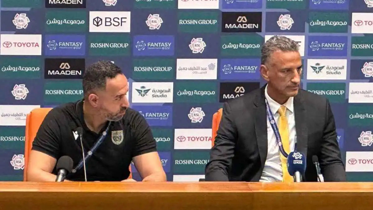 المباراة سرقت منا.. شاموسكا يشن هجوما على حكم مباراة الأهلي والتعاون