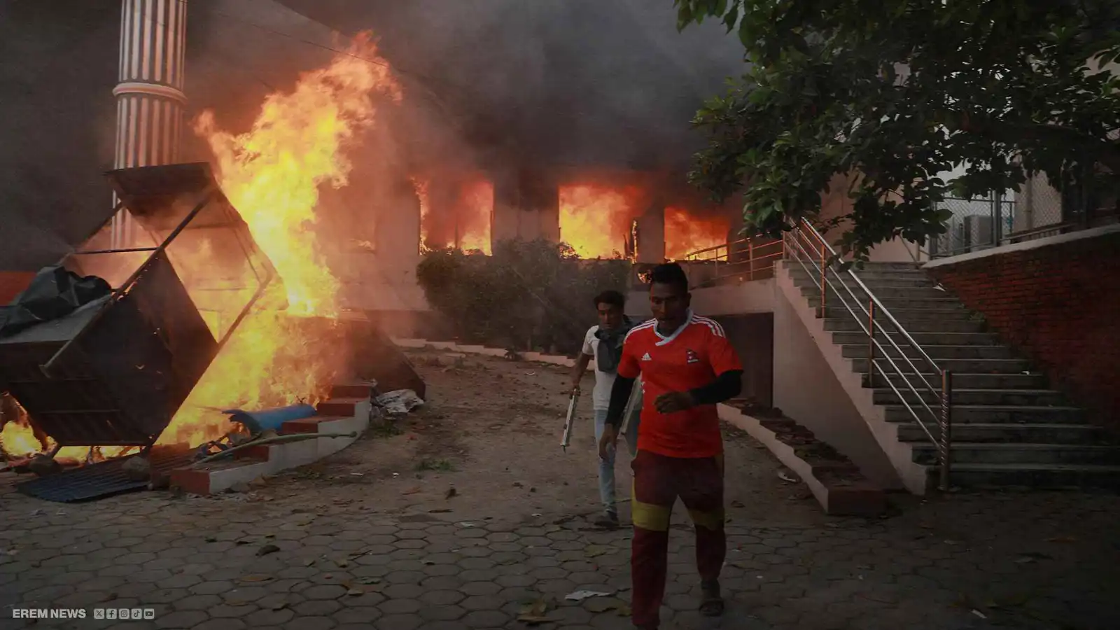 نيبال تشتعل