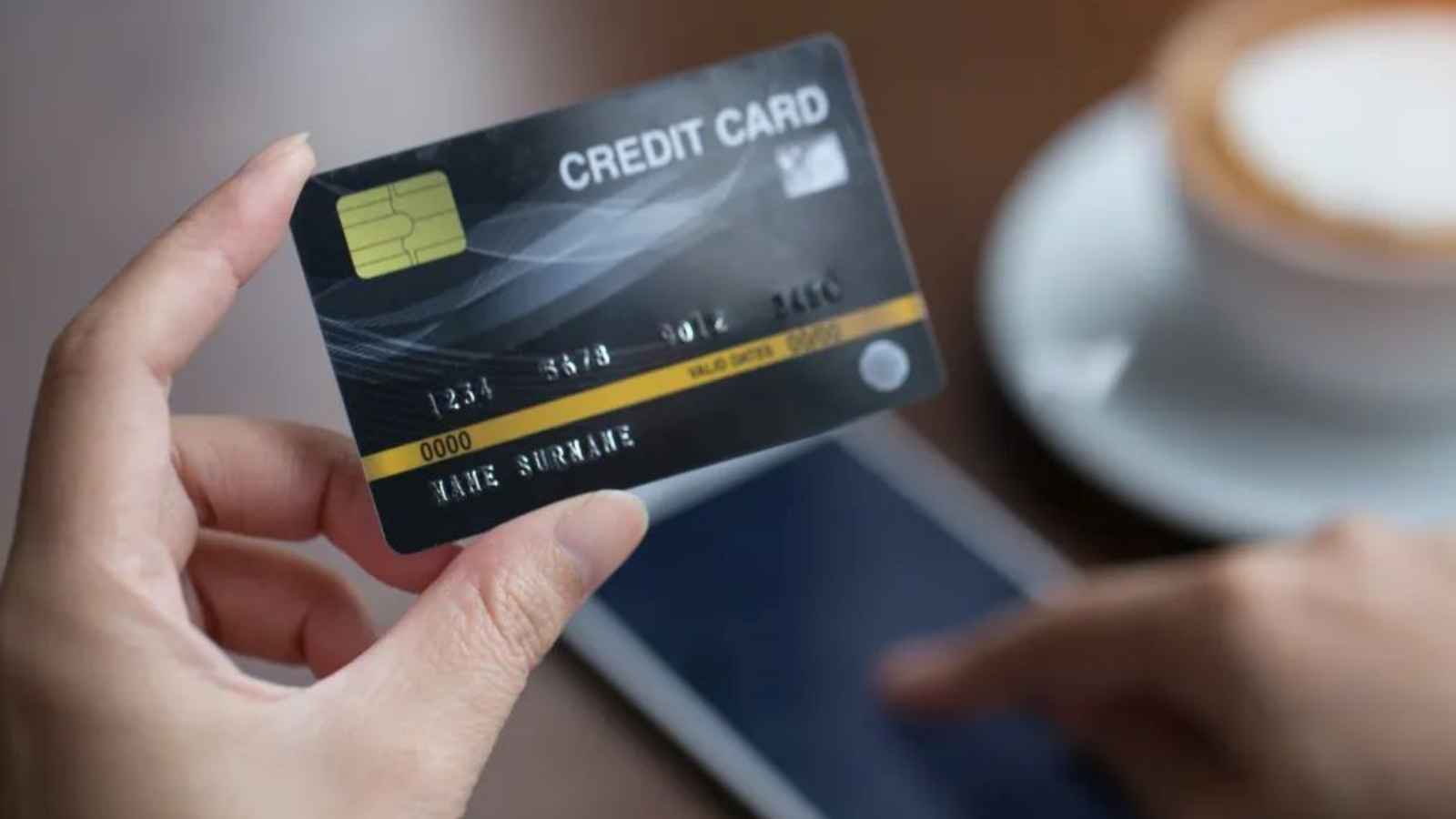 ينتحلون صفة البنوك لإصابة هاتفك ببرامج ضارة.. هكذا يسرقون