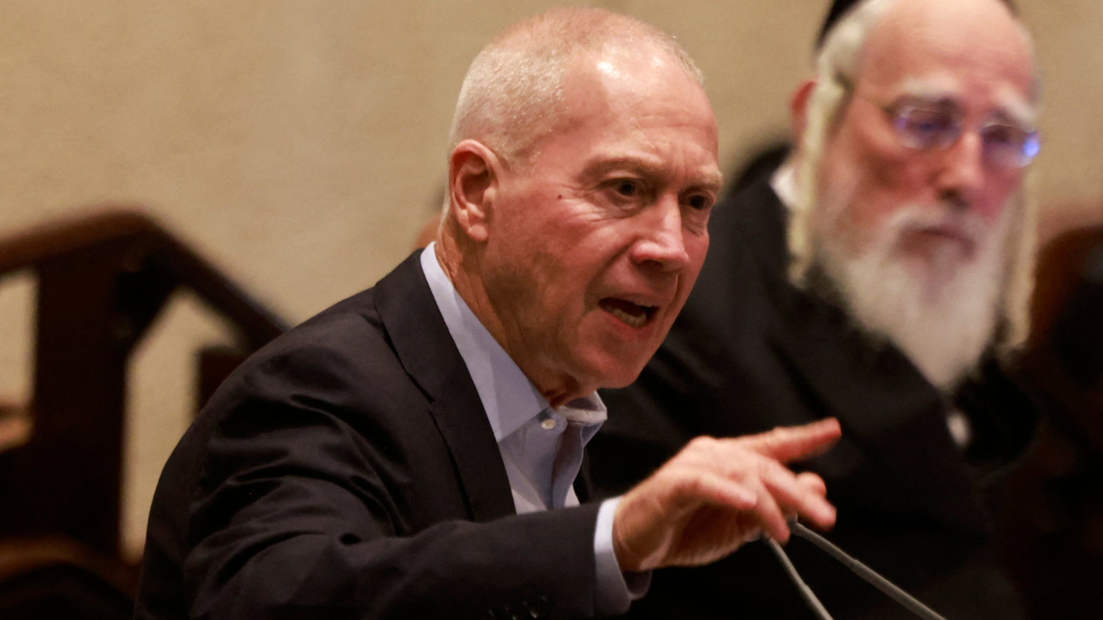 غالانت يتهم غوتيريش بالإخفاق في منع هجمات حزب الله على إسرائيل