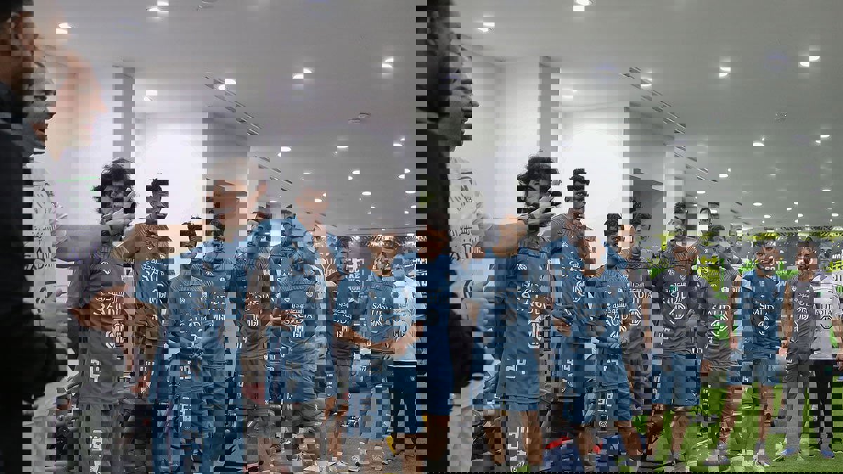 النادي الأهلي السعودي يحصل على موافقة مبدئية من لاعبيه لتخفيض رواتبهم