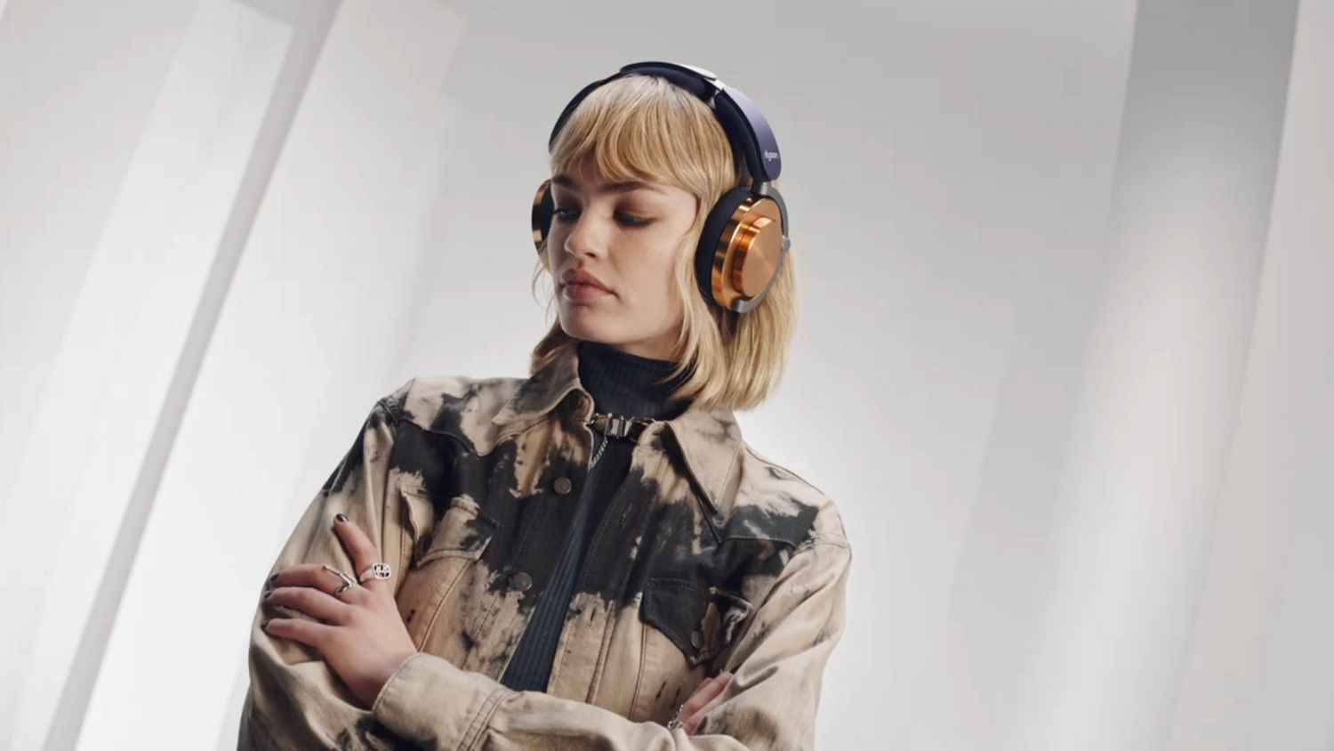 OnTrac.. أول سماعة رأس بمزايا مذهلة من دايسون (صور)