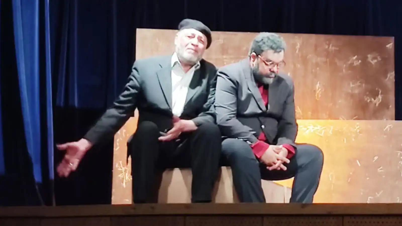 جانب من مسرحية "نيغاتيف"