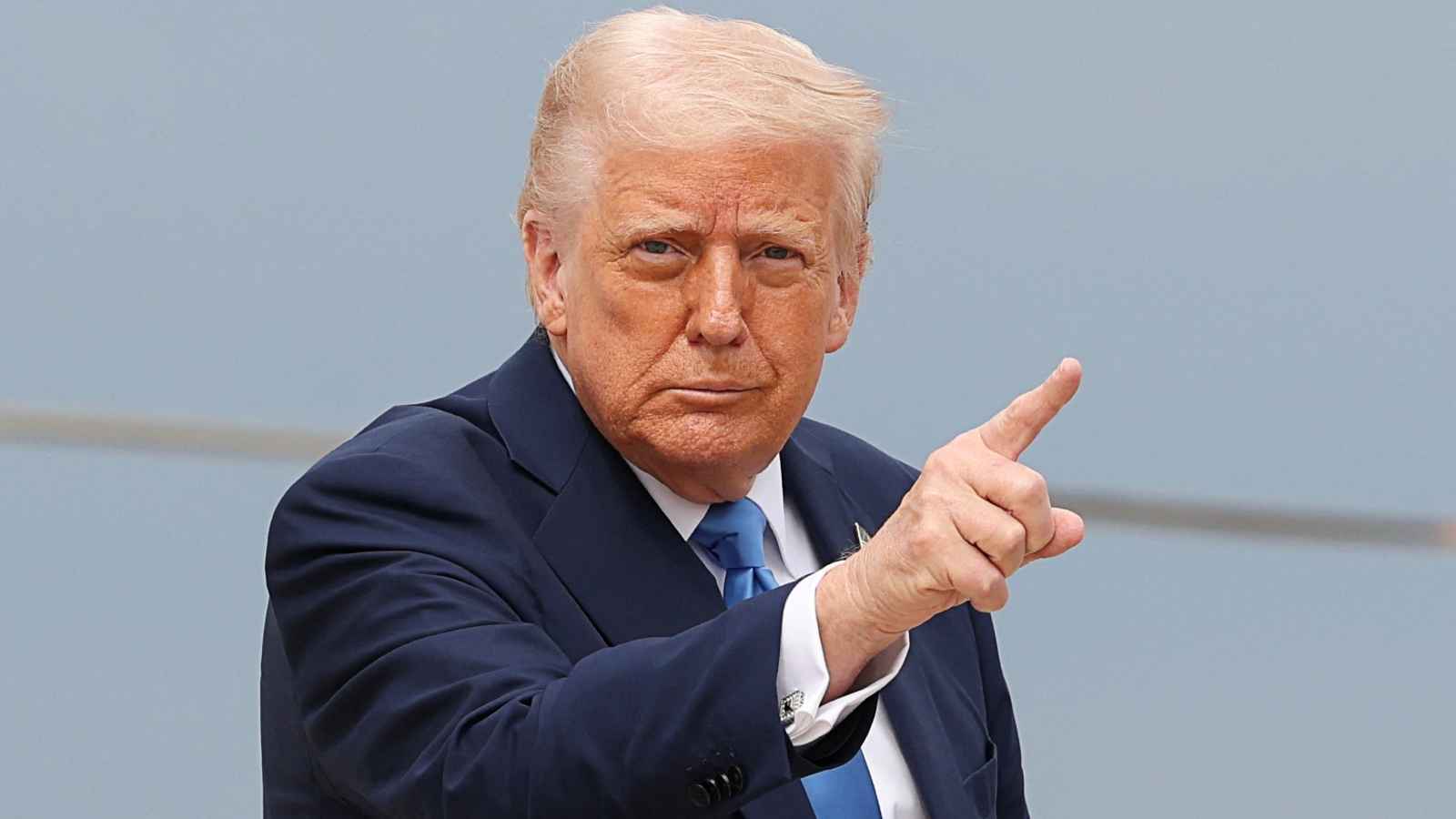 لوّح بـ"ردّ قاس".. ترامب يدعو إيران لنسيان حلم "النووي"