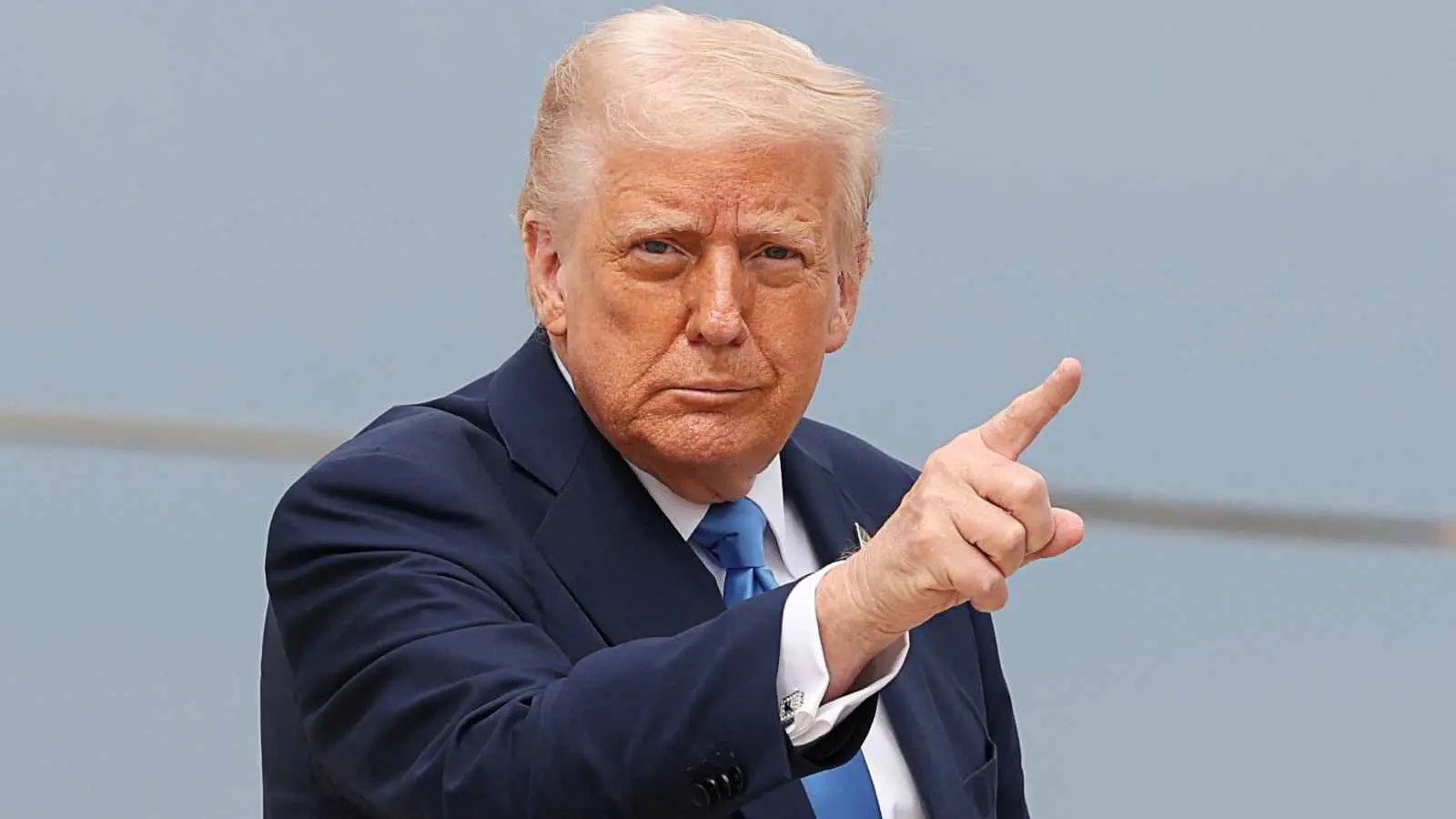 لوّح بـ"ردّ قاس".. ترامب يدعو إيران لنسيان حلم "النووي"