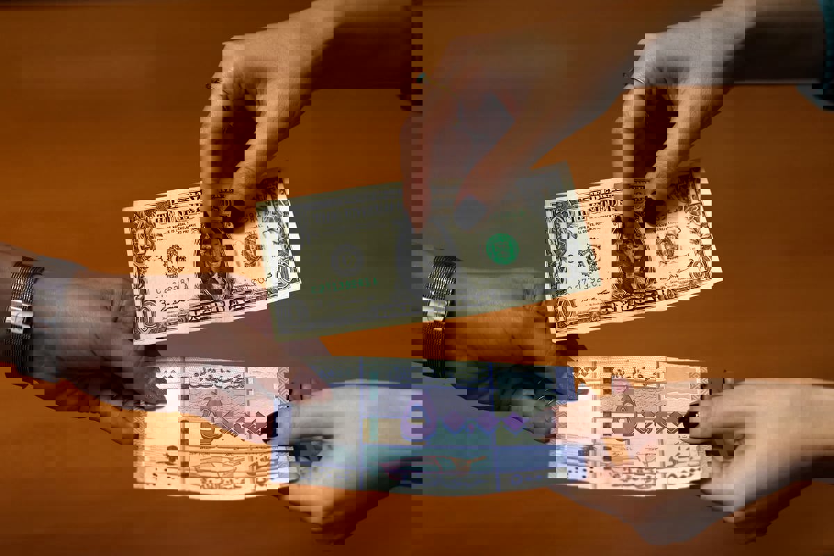 خبراء: تعميم مصرف لبنان حول سحوبات الدولار "إذلال"