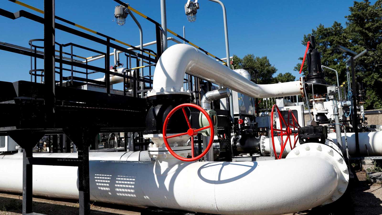 النفط يتراجع بسبب محادثات السلام المحتملة بين روسيا وأوكرانيا