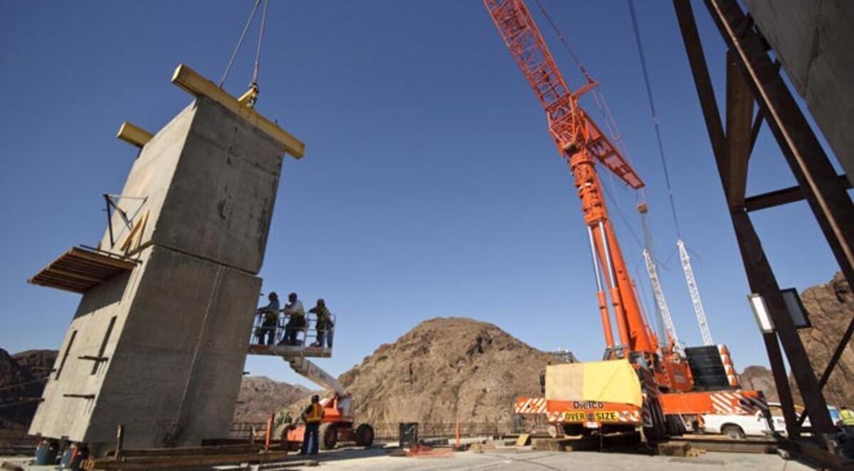 حريق يحاصر 18 عاملاً في منجم بجنوب افريقيا