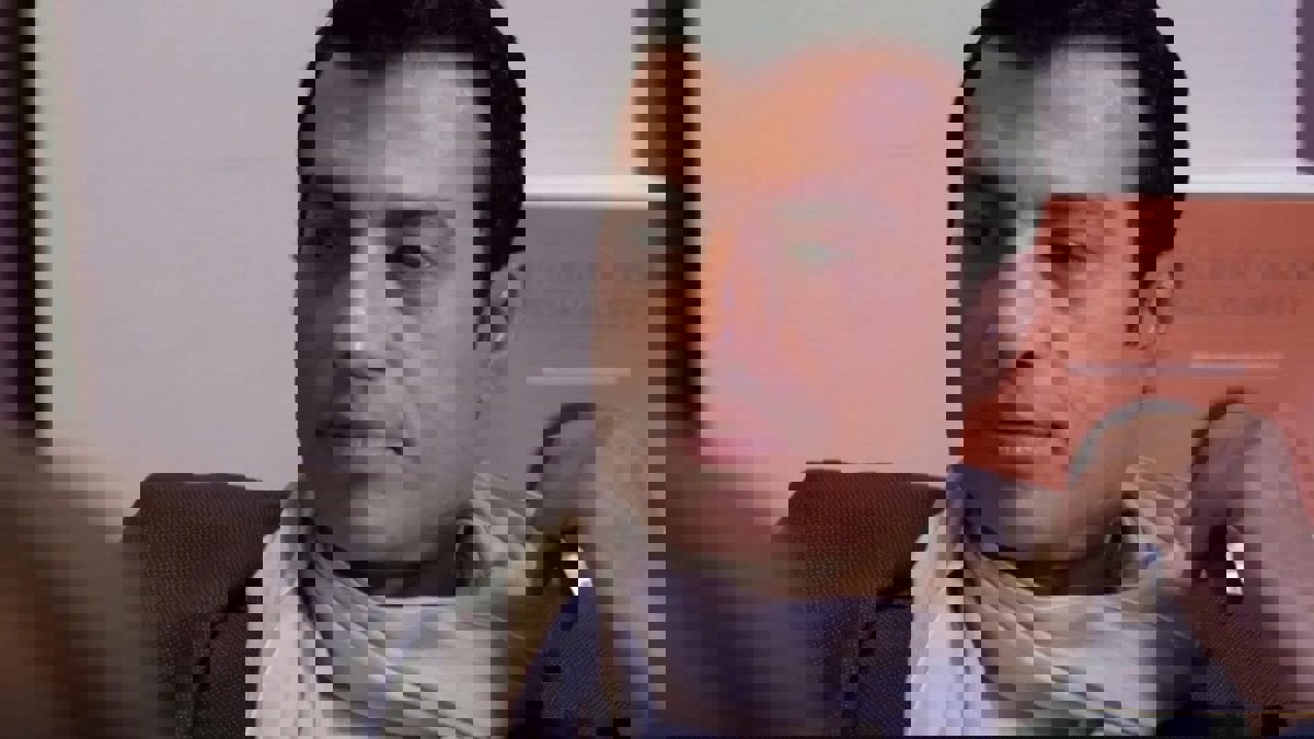 لقاء تلفزيوني نادر يجمع إيهاب توفيق ووالده.. وهكذا تحدث عنه (فيديو)