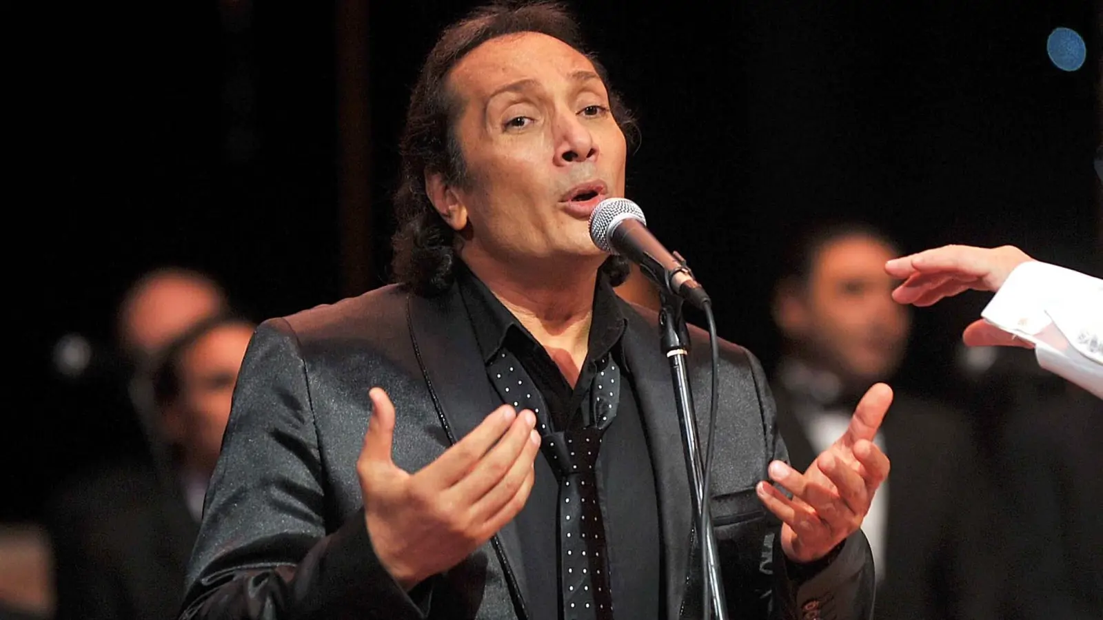 علي الحجار يكشف سراً عن أحمد عدوية ويدافع عن أغنيته "الجدلية"