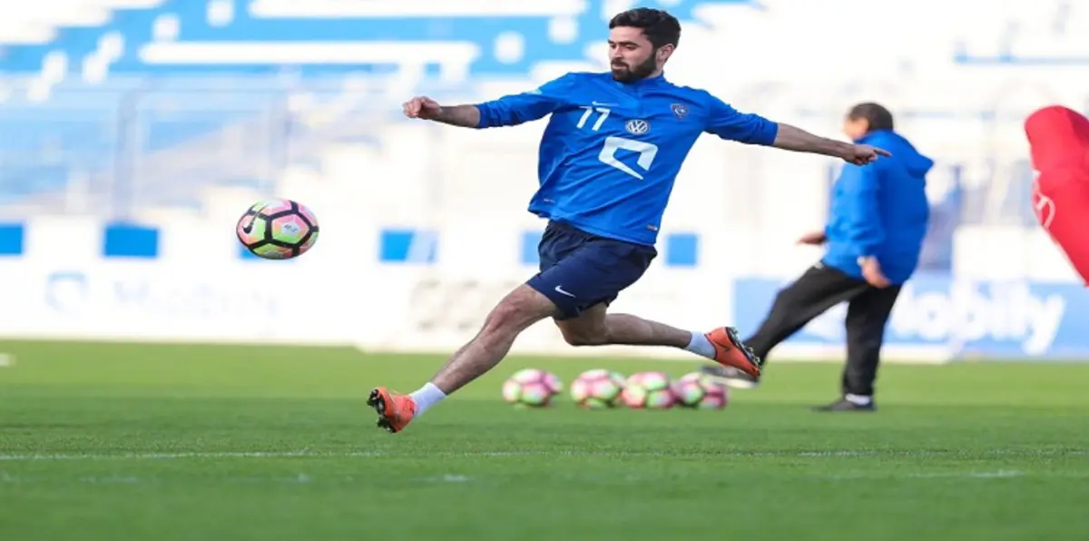 ما أسباب الإبقاء على عمر خريبين على دكة نادي الهلال السعودي رغم تألقه؟