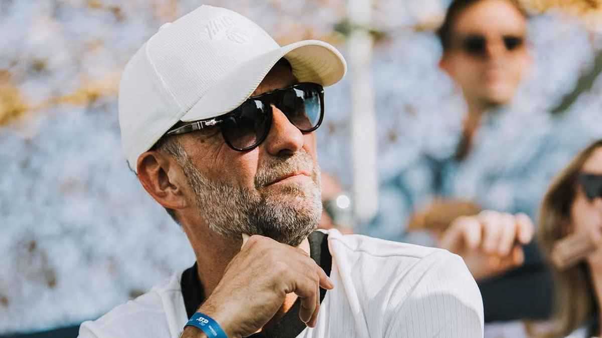 بشارب ضخم.. يورغن كلوب يلفت الأنظار بـ"نيو لوك" جديد (صور) 