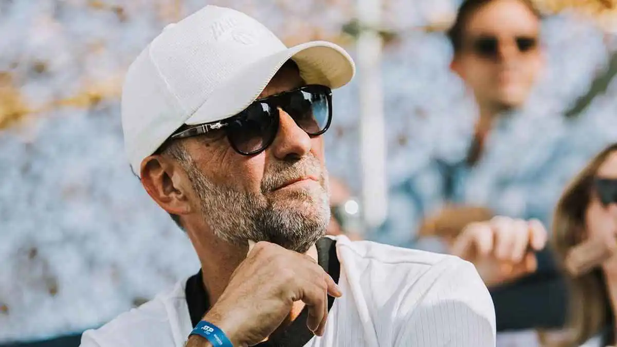 بشارب ضخم.. يورغن كلوب يلفت الأنظار بـ"نيو لوك" جديد (صور)