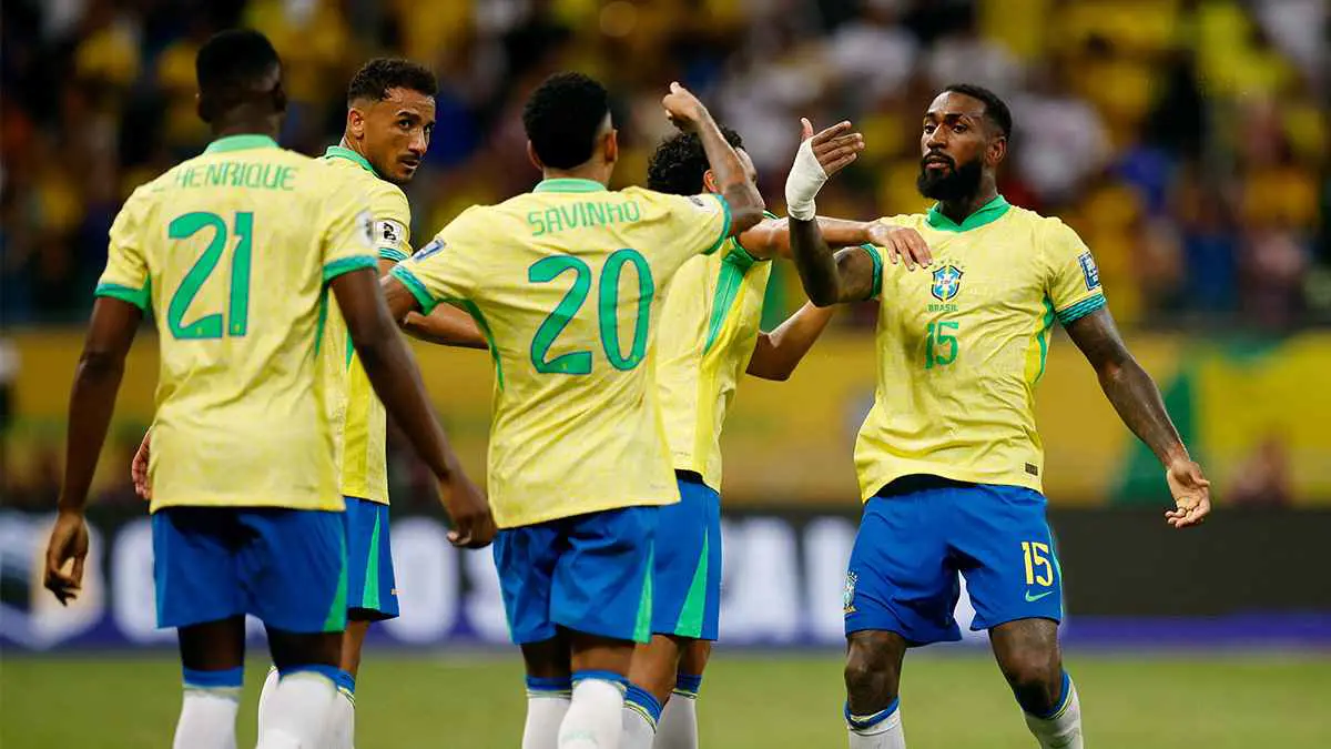 البرازيل تخطف تعادلا مثيرا من أوروغواي في تصفيات كأس العالم (فيديو)