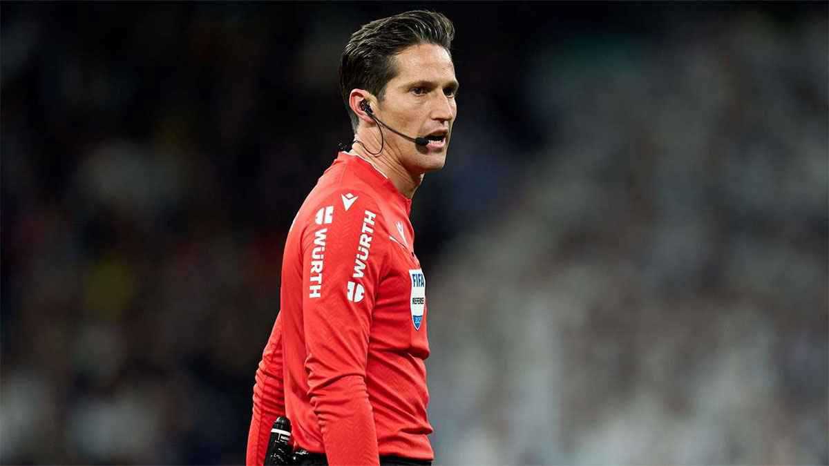 أوقف بسبب تحيزه لبرشلونة.. مفاجآت صادمة حول حكم نهائي السوبر الإسباني