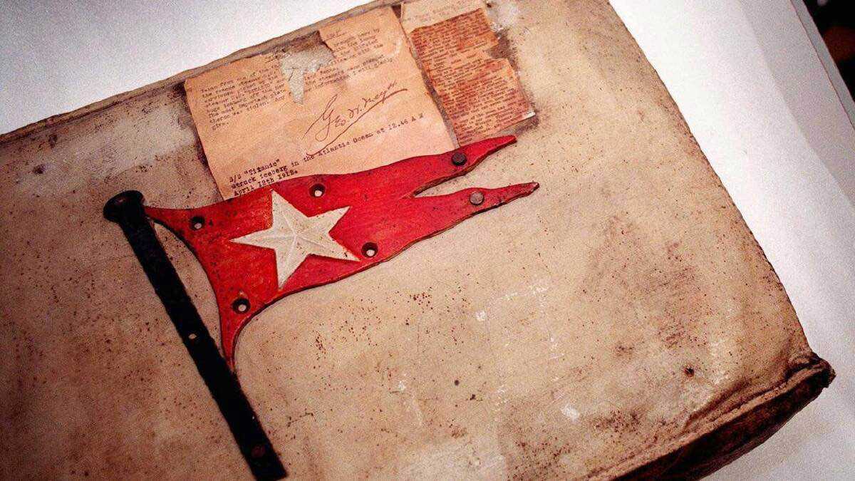 وسادة نجاة من "تايتانيك" تُطرح في مزاد علني نادر 