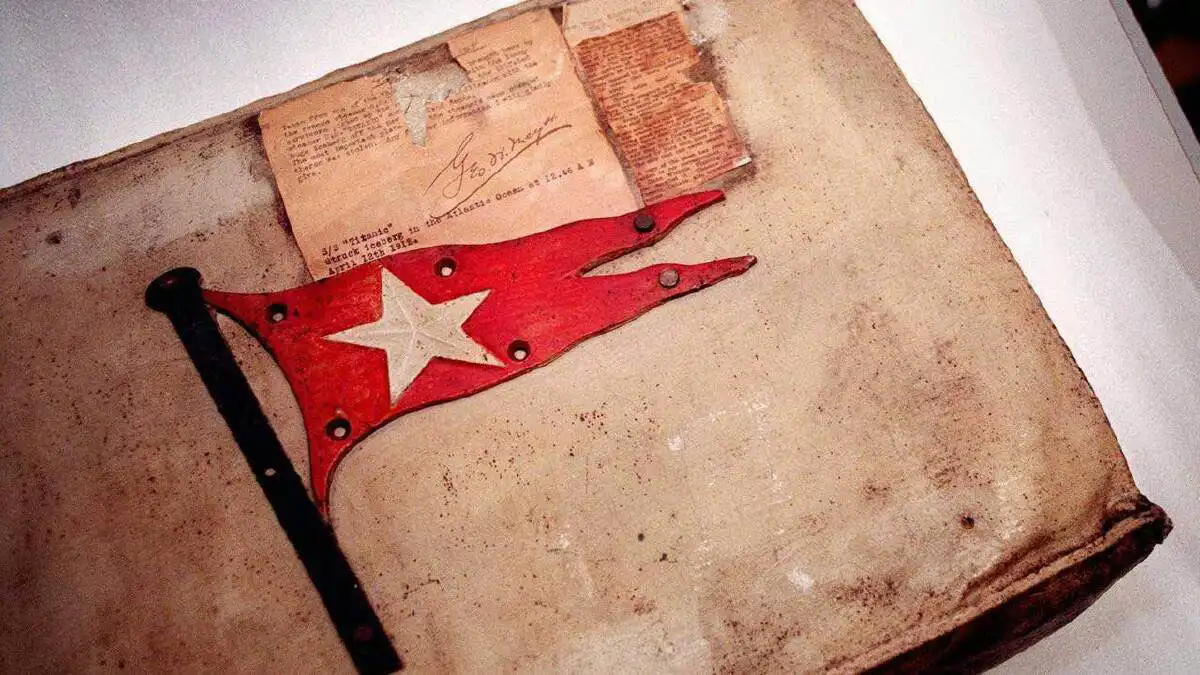 وسادة نجاة من "تايتانيك" تُطرح في مزاد علني نادر