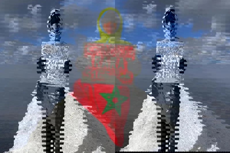 يوسف التازي أول فتى عربي يتسلق قمة كليمنجارو (صور) 