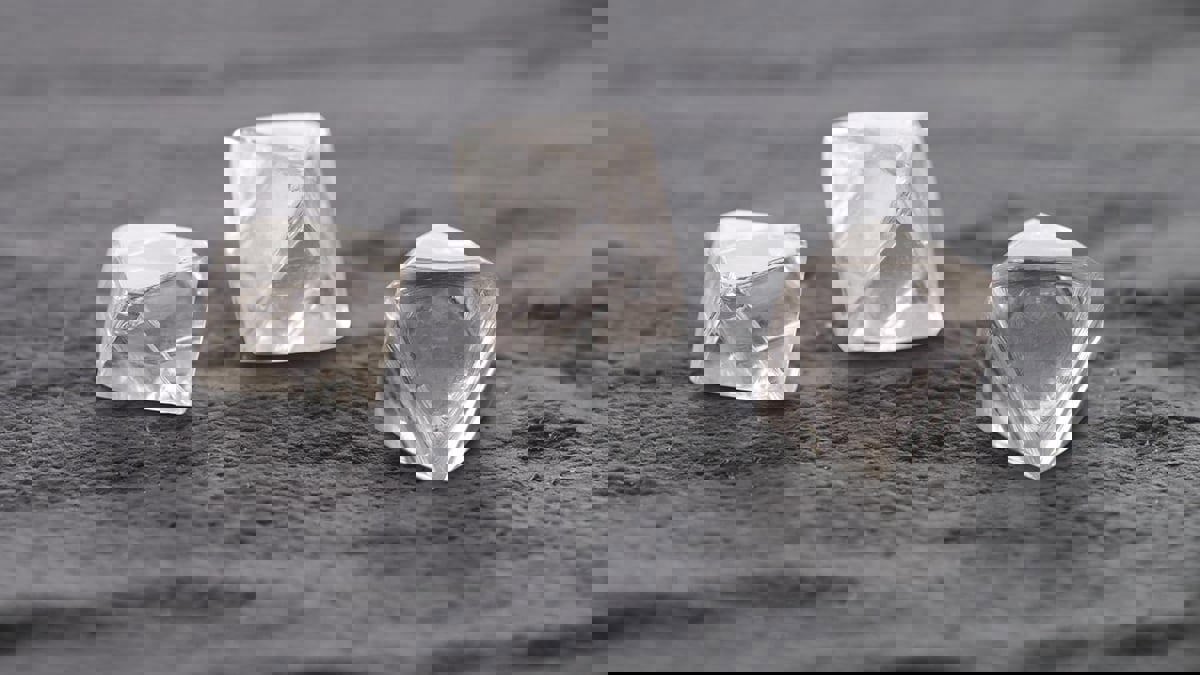 تقرير: سوق الألماس الرخيص والصغير يشهد "جنونا في الشراء"