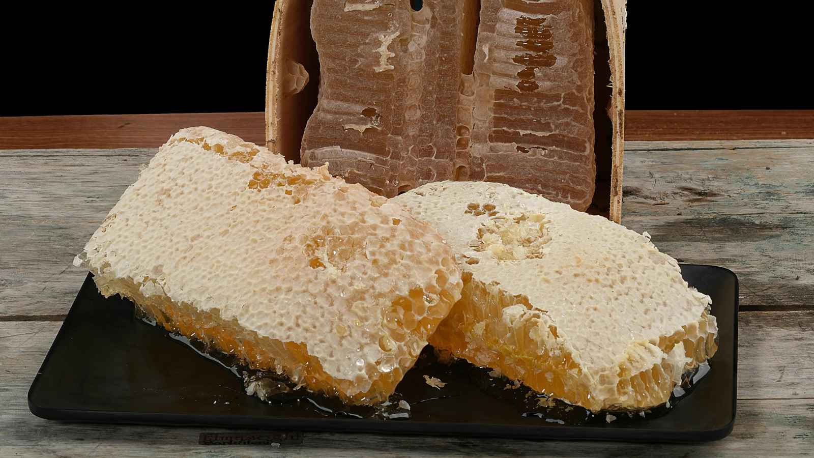 هل من الآمن تناول شمع العسل؟