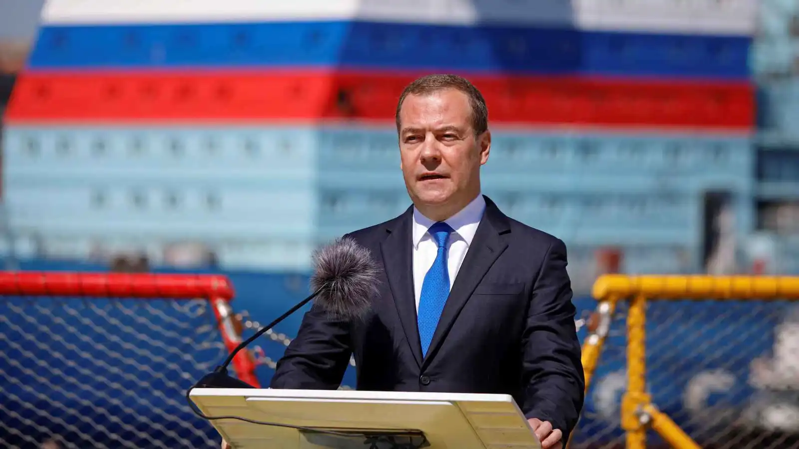 تصريحات ميدفيديف حول غرينلاند.. تهكم أم رسالة سياسية؟