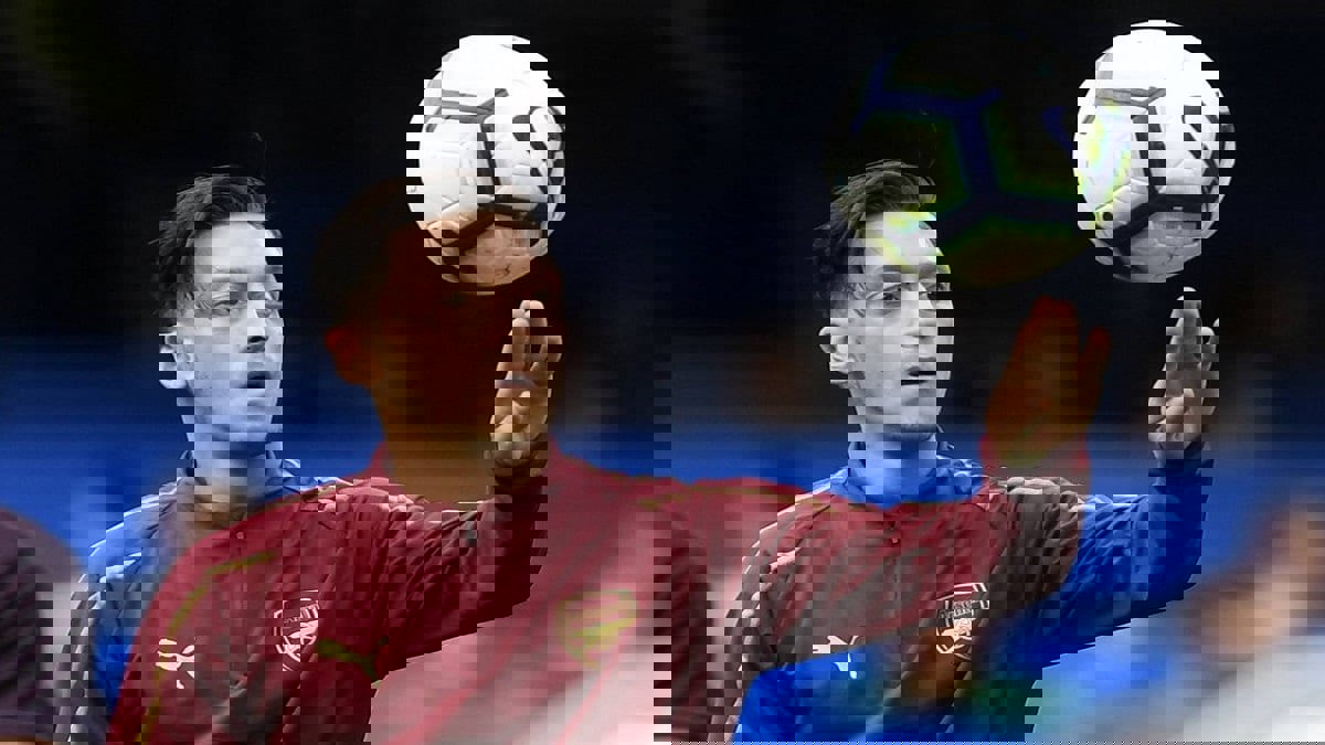 مسعود أوزيل يعلن انتقاله إلى فنربخشة التركي