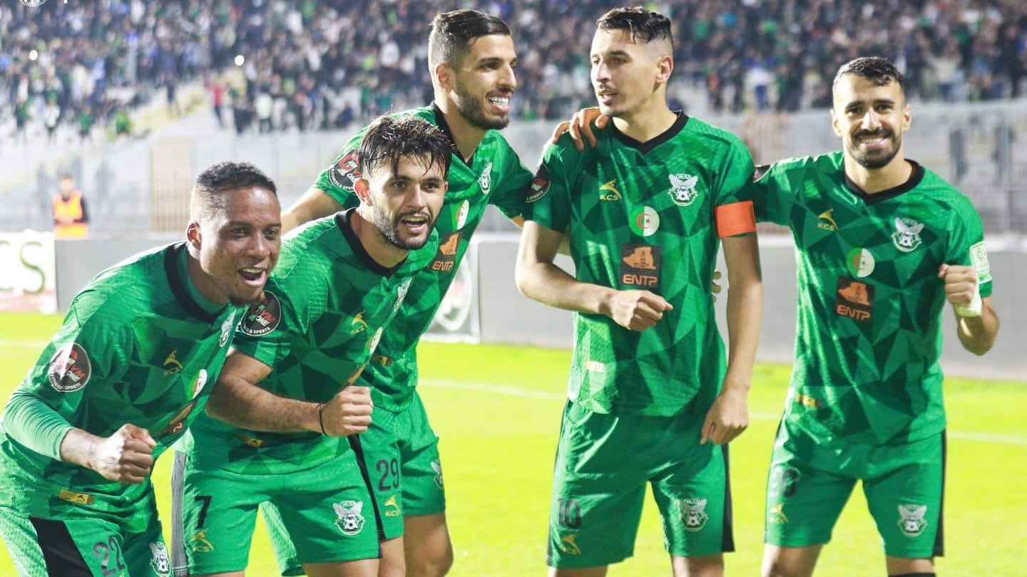 شباب قسنطينة يهزم اتحاد العاصمة وينتزع منه صدارة الدوري الجزائري (فيديو)